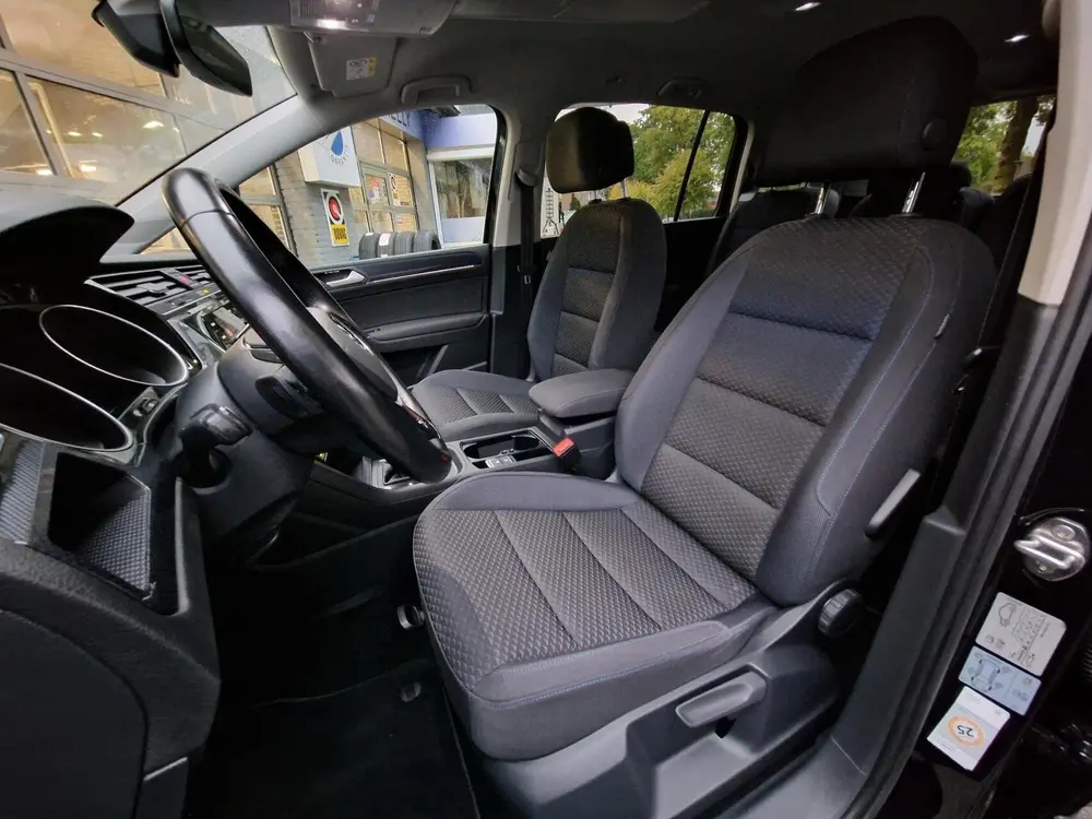 Volkswagen Touran 1.5 TSI DSG United R-line 7p|LED Matrix|7 uit 2020, foto 4