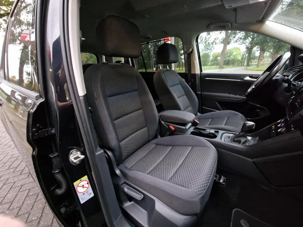 Volkswagen Touran 1.5 TSI DSG United R-line 7p|LED Matrix|7 uit 2020, foto 5