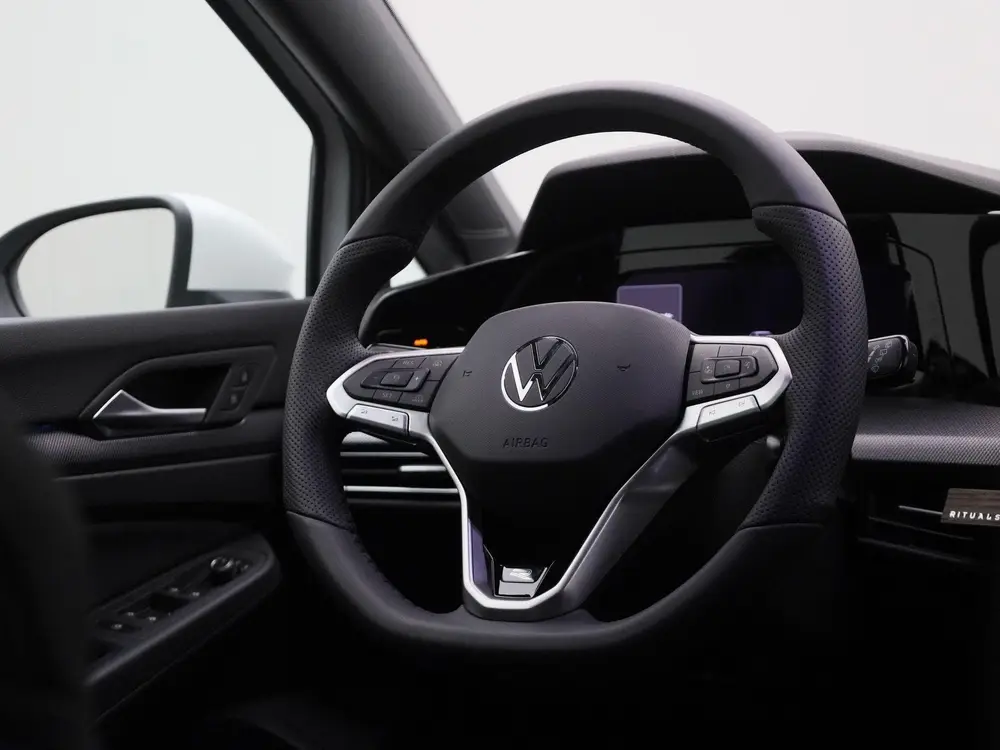 Volkswagen Golf 1.5 eTSI R-Line Edition | Automaat | Navigat uit 2025, foto 10