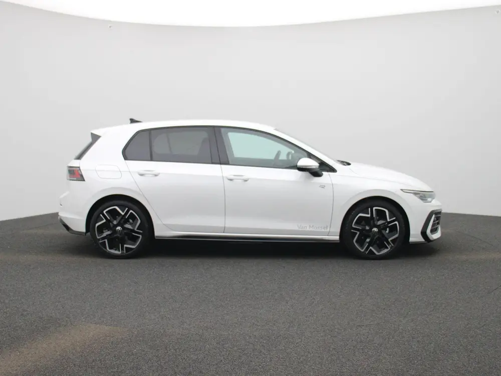 Volkswagen Golf 1.5 eTSI R-Line Edition | Automaat | Navigat uit 2025, foto 2