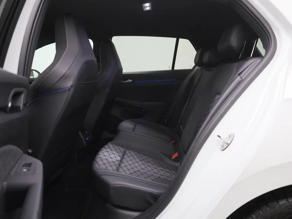 Volkswagen Golf 1.5 eTSI R-Line Edition | Automaat | Navigat uit 2025, foto 6