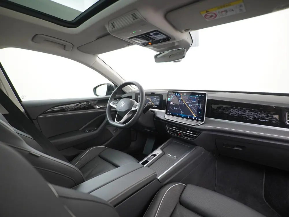 Volkswagen Passat Variant 1.5 eTSI Business DSG | Panoramada uit 2024, foto 2