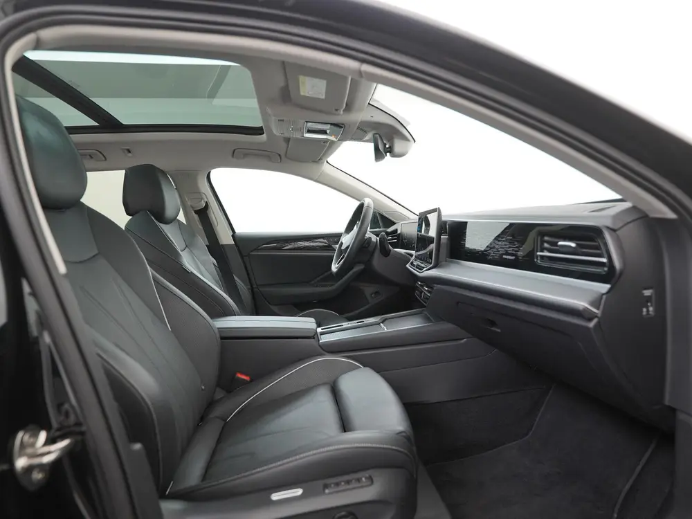 Volkswagen Passat Variant 1.5 eTSI Business DSG | Panoramada uit 2024, foto 3