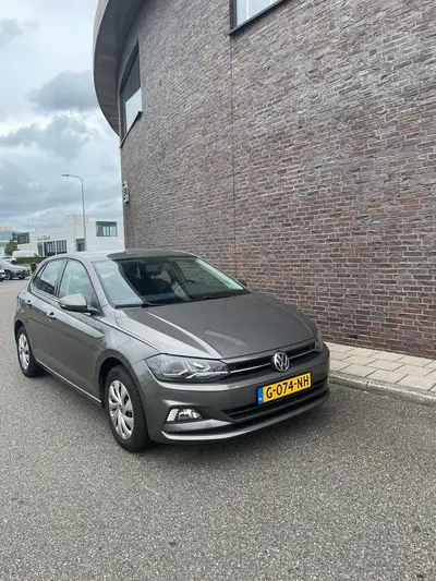 Volkswagen Polo 1.0 TSI 95pk 2019 Limestone Grey metallic. uit 2019