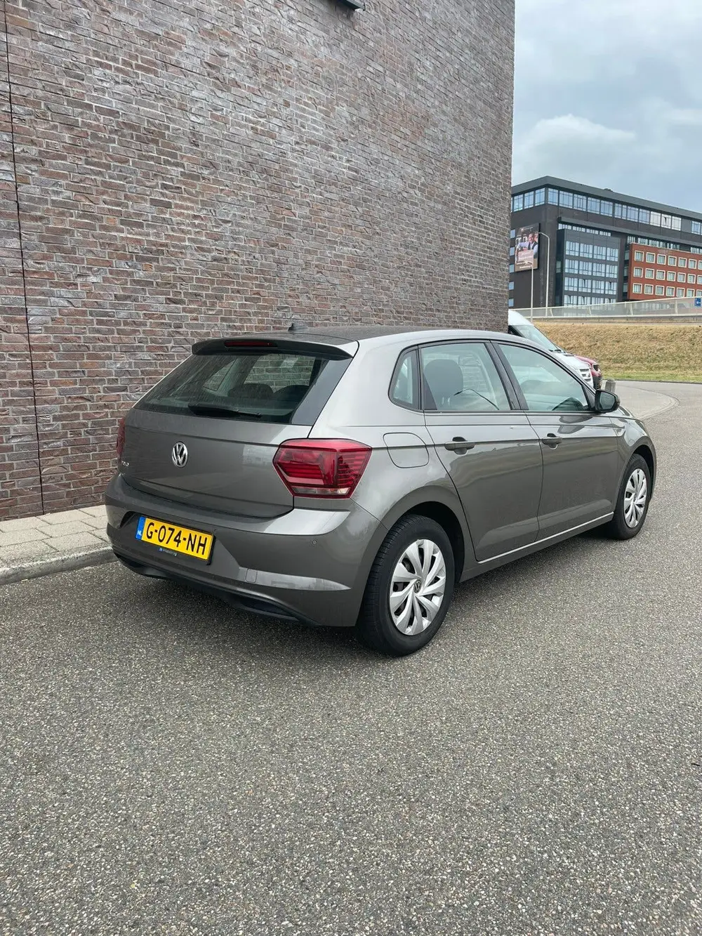 Volkswagen Polo 1.0 TSI 95pk 2019 Limestone Grey metallic. uit 2019, foto 2