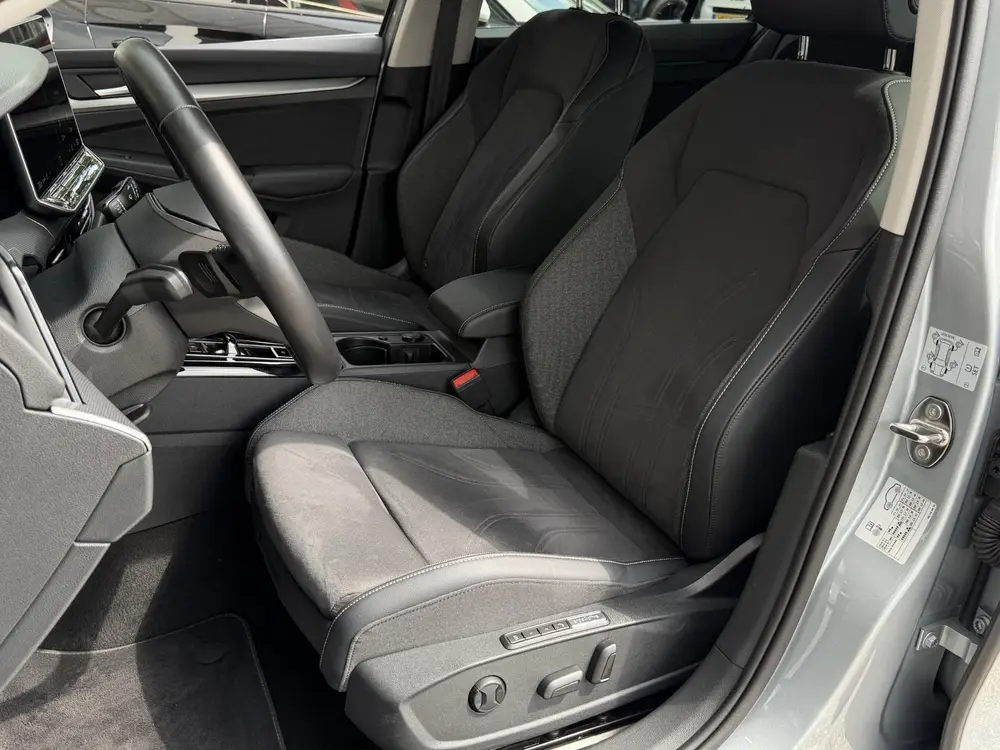 Volkswagen Golf 1.5 eHybrid Life Edition PHEV | ERGO Massage uit 2025, foto 8