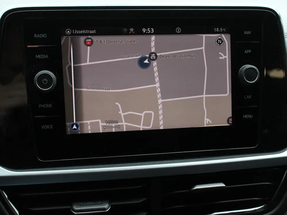 Volkswagen T-Roc 1.5 TSI 150pk DSG Life Navigatie Apple Carp uit 2024, foto 3