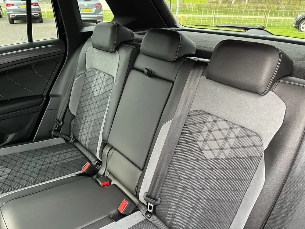 Volkswagen Tiguan 1.5 150pk DSG R-Line Business+ Black Style uit 2021, foto 12