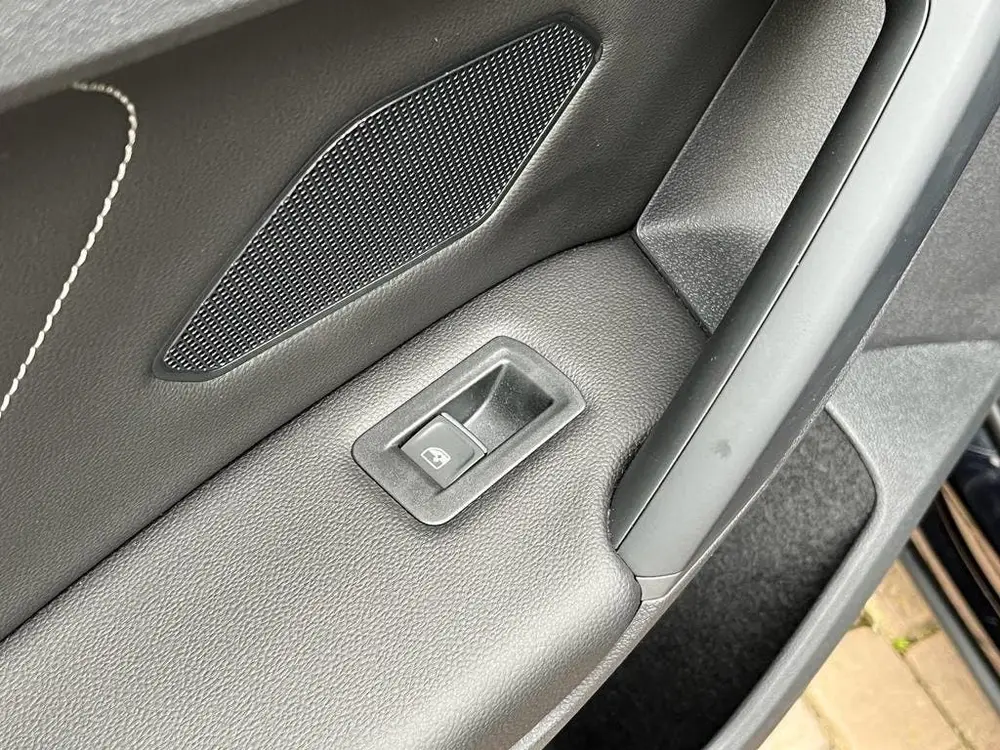 Volkswagen Tiguan 1.5 150pk DSG R-Line Business+ Black Style uit 2021, foto 14