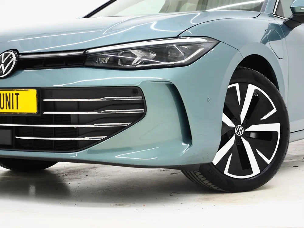 Volkswagen Passat Variant 1.5 eHybrid Elegance | Panoramadak uit 2026, foto 2
