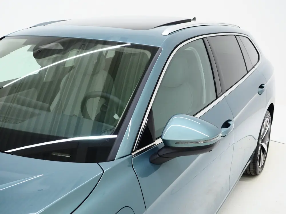 Volkswagen Passat Variant 1.5 eHybrid Elegance | Panoramadak uit 2026, foto 3