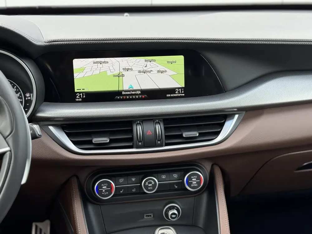 Alfa Romeo Stelvio 2.0 T AWD B-Tech | Panorama | Veloce Seat uit 2019, foto 18