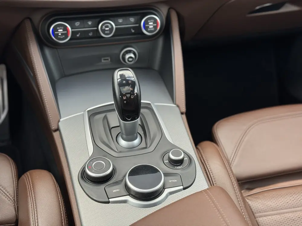Alfa Romeo Stelvio 2.0 T AWD B-Tech | Panorama | Veloce Seat uit 2019, foto 19