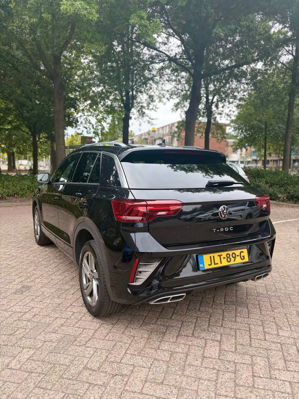 Volkswagen T-Roc R-Line 1.5 TSI 150pk 7-DSG 2022 Zwart uit 2022, foto 2
