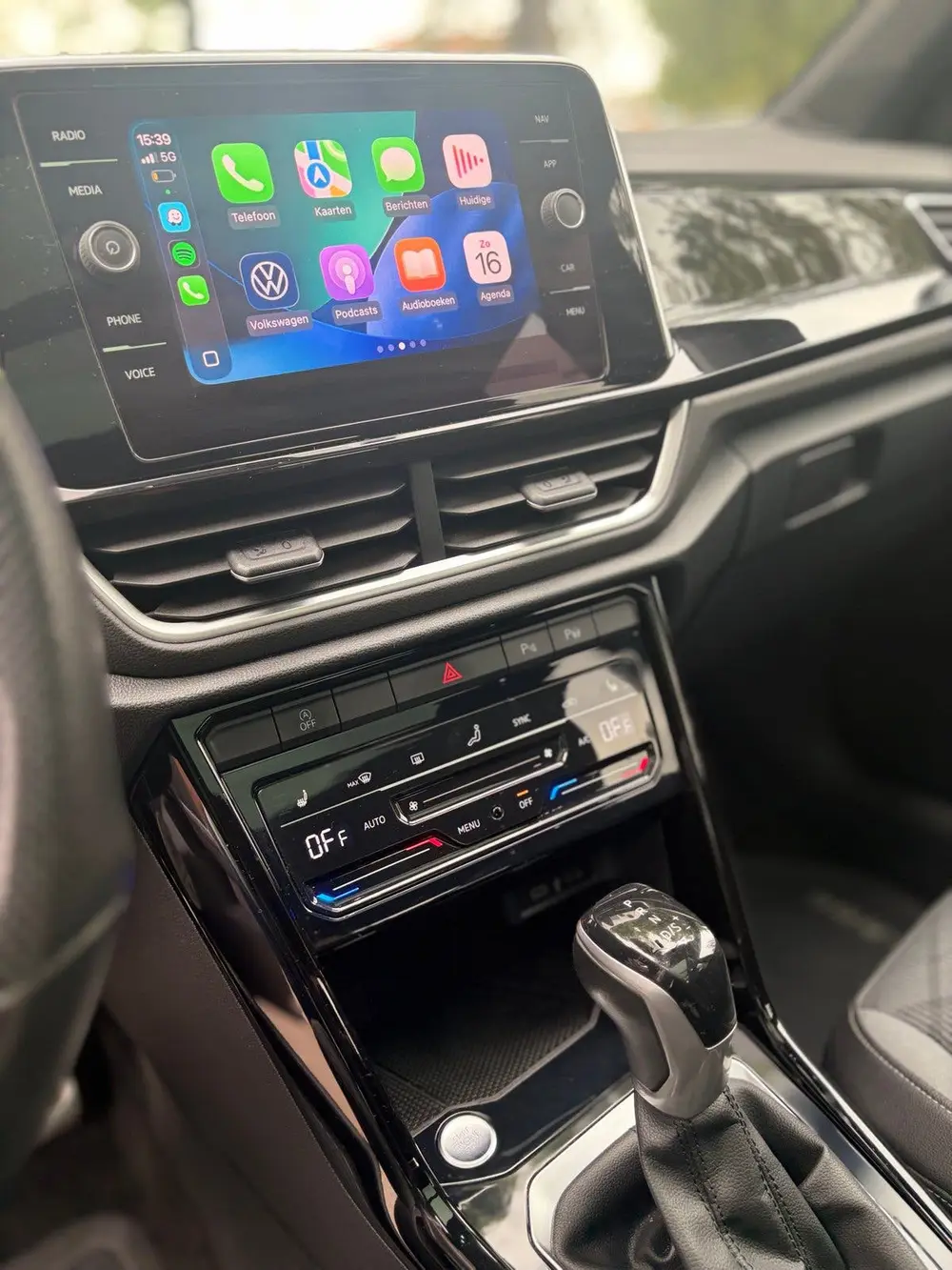 Volkswagen T-Roc R-Line 1.5 TSI 150pk 7-DSG 2022 Zwart uit 2022, foto 3