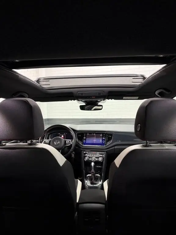 Volkswagen T-Roc 1.5 TSI Sport R-line Panoramadak / Virtual uit 2019, foto 14