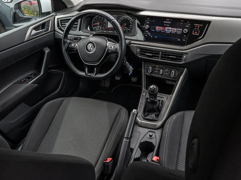 Volkswagen Polo 1.0 TSI Comfortline CRUISE 15 INCH VELGEN AP uit 2019, foto 2