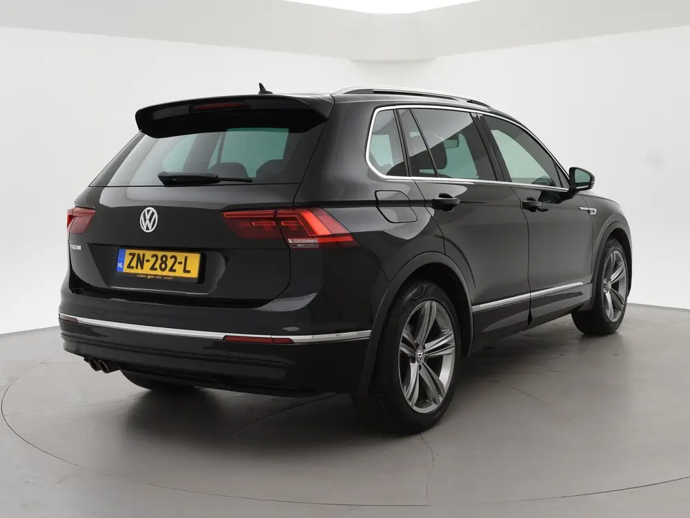Volkswagen Tiguan 1.5 TSI ACT DSG R-LINE + PANORAMA | LEDER uit 2019, foto 2
