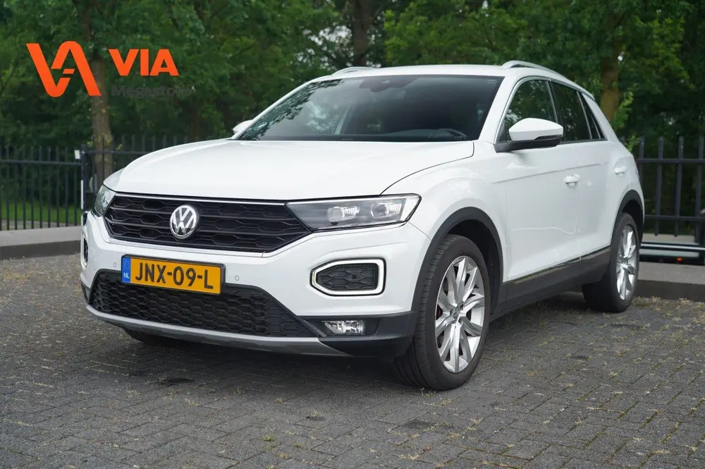 Volkswagen T-Roc 1.5 TSi Sport | Camera | Trekhaak | Stoelve uit 2019