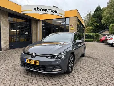 Volkswagen Golf 1.5 eTSI R-Line Climate Control Navi Carplay uit 2022
