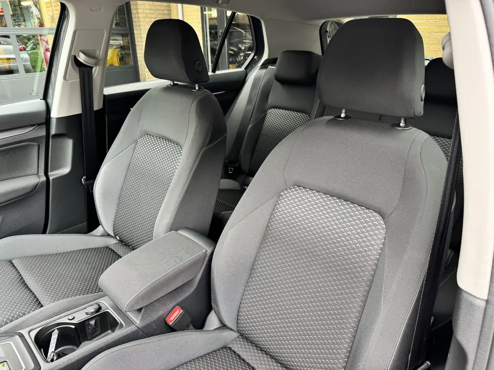 Volkswagen Golf 1.5 eTSI R-Line Climate Control Navi Carplay uit 2022, foto 4