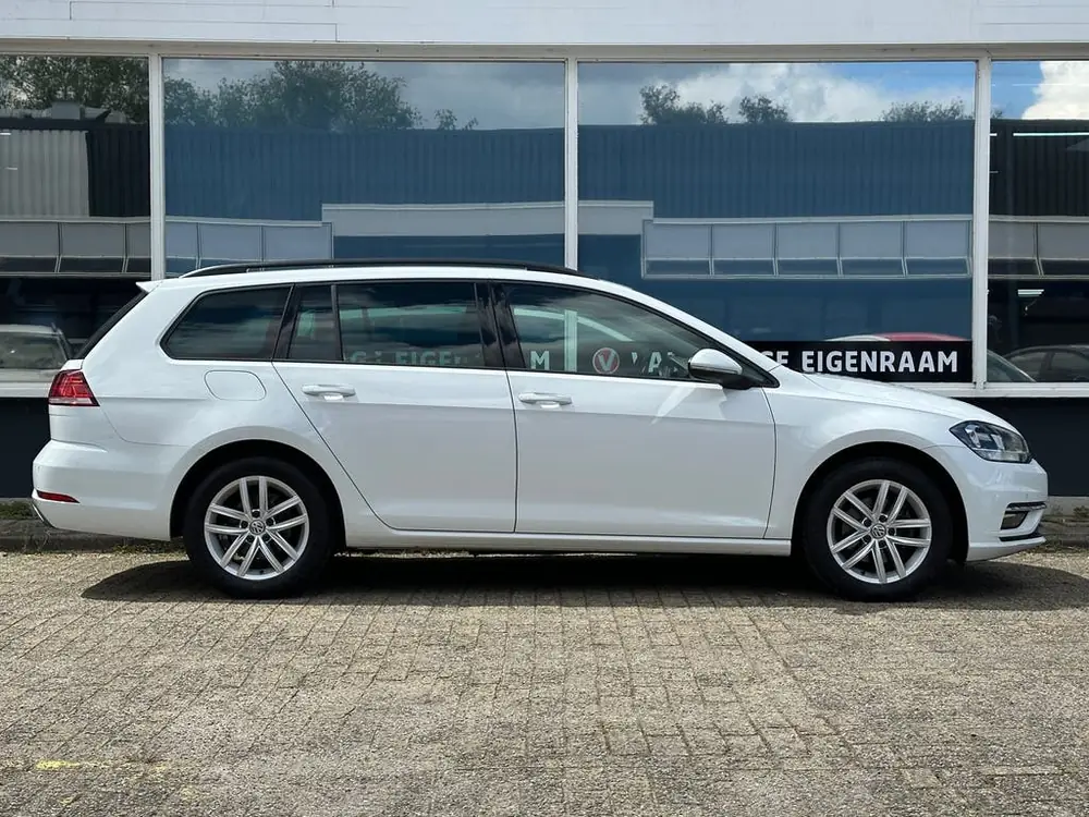 Volkswagen Golf Variant 1.0 TSI Highline/AUT/NAV/PDC/CARPLAY uit 2019, foto 2
