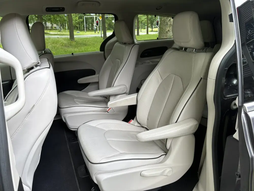 Chrysler Grand Voyager 3.6 V6 Hybrid PHEV LIMITED (bj 2021) uit 2021, foto 12