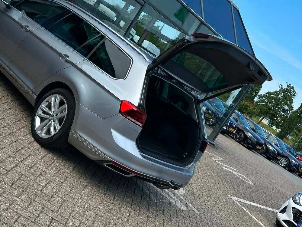 Volkswagen Passat Variant 1.5 TSI Elegance Business R/150 PK uit 2020, foto 12