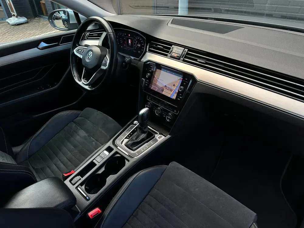 Volkswagen Passat Variant 1.5 TSI Elegance Business R/150 PK uit 2020, foto 17