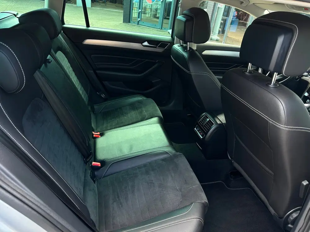 Volkswagen Passat Variant 1.5 TSI Elegance Business R/150 PK uit 2020, foto 19