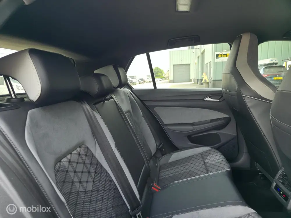 Volkswagen Golf 1.5 eTSI R-Line / Sfeer / Carplay / Camera uit 2023, foto 10