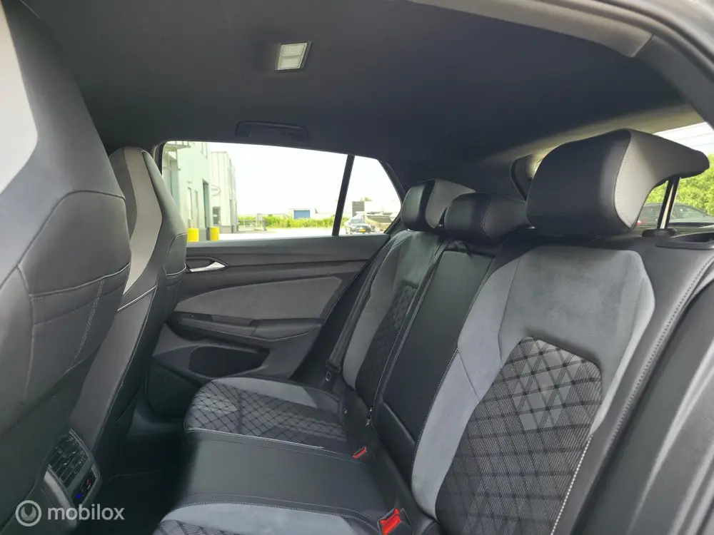 Volkswagen Golf 1.5 eTSI R-Line / Sfeer / Carplay / Camera uit 2023, foto 11