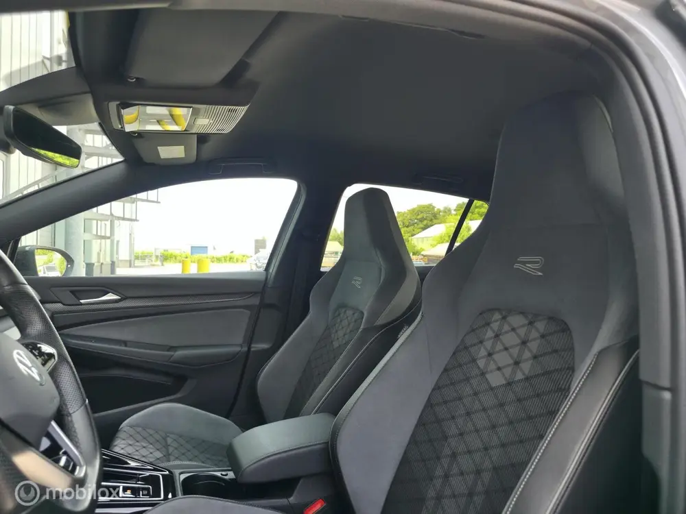 Volkswagen Golf 1.5 eTSI R-Line / Sfeer / Carplay / Camera uit 2023, foto 7