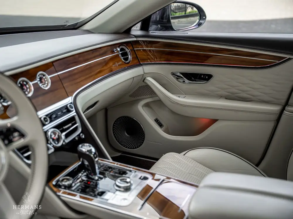 Bentley Flying Spur 6.0 W12 First Edition / Blackline / B&O uit 2021, foto 18