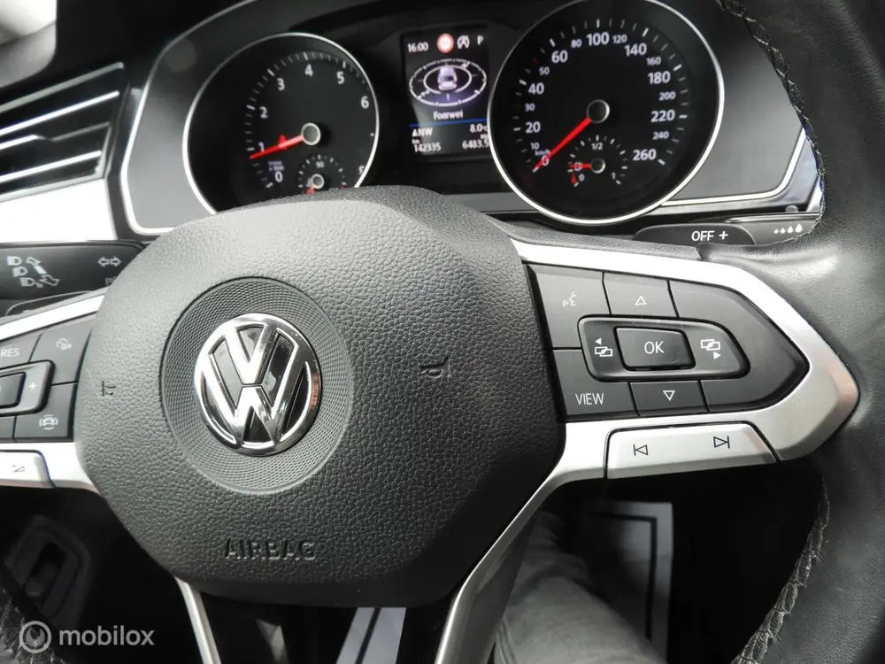 Volkswagen Passat Variant 1.5 TSI Business uit 2020, foto 14