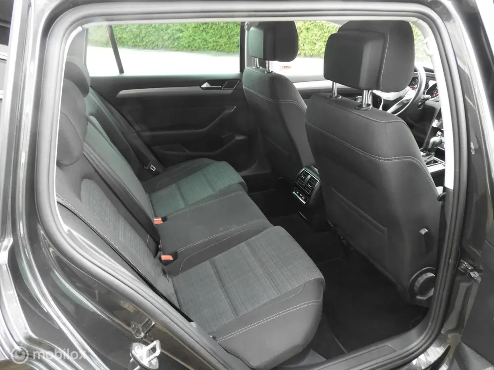 Volkswagen Passat Variant 1.5 TSI Business uit 2020, foto 18