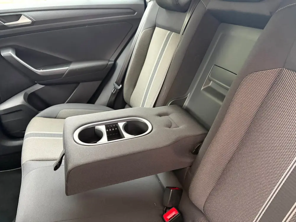 Volkswagen T-ROC 1.5 TSI Style / Carplay / Camera / Trekhaak uit 2019, foto 17