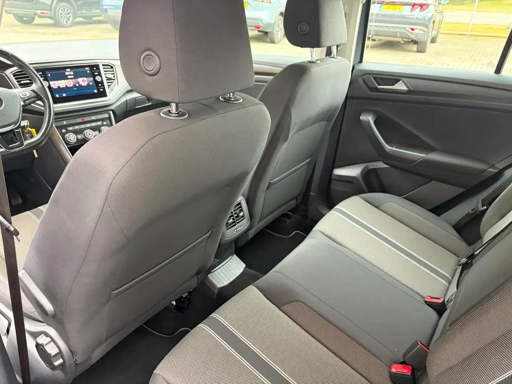 Volkswagen T-ROC 1.5 TSI Style / Carplay / Camera / Trekhaak uit 2019, foto 19