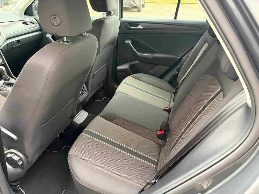 Volkswagen T-ROC 1.5 TSI Style / Carplay / Camera / Trekhaak uit 2019, foto 6