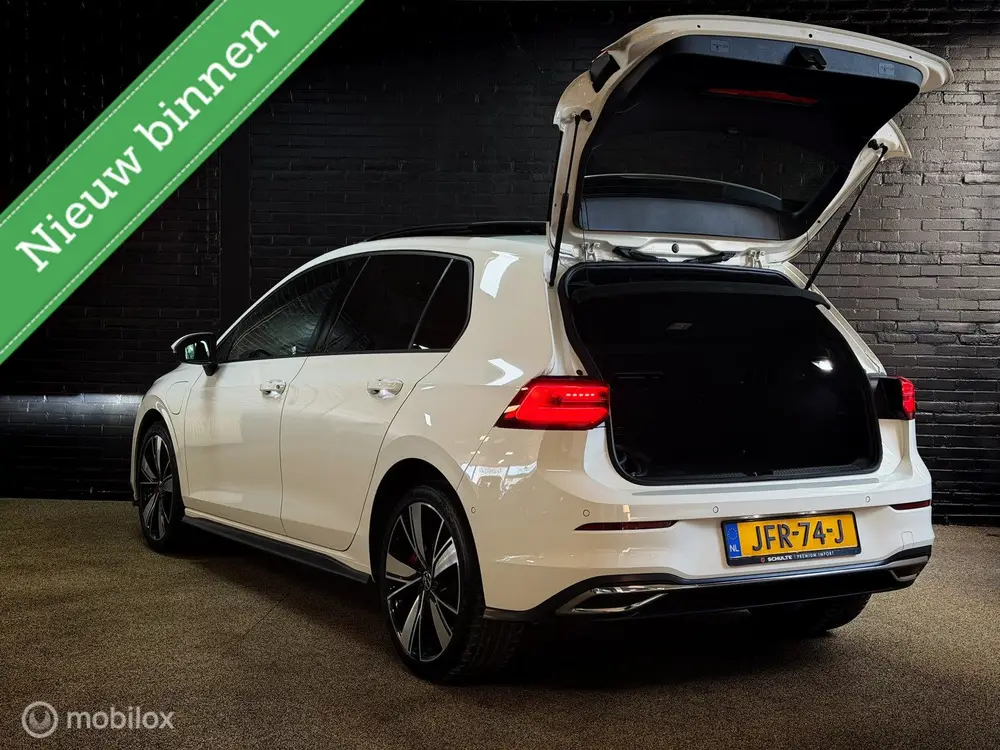 Volkswagen Golf 1.4 eHybrid GTE | PANO | IQ LIGHTS | BTW uit 2022, foto 2