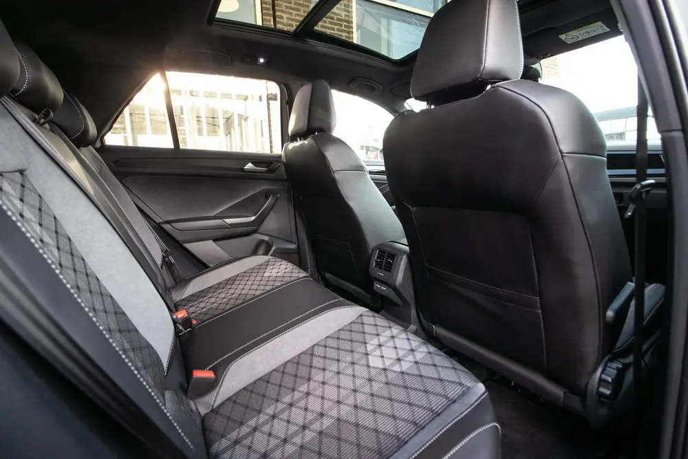 Volkswagen T-Roc 1.5 TSI R-Line Edition | Adapt cruise | Pan uit 2025, foto 8