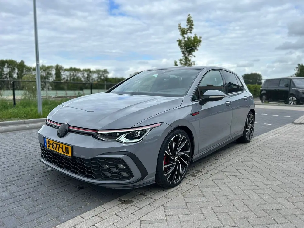 Volkswagen Golf 2.0 TSI 245pk 7-DSG 2022 Grijs uit 2022