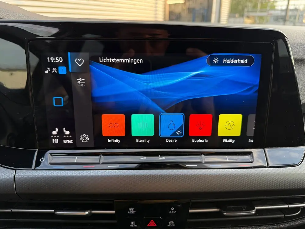 Volkswagen Golf 2.0 TDI Life Business / APK / SFEER VERLICHT uit 2021, foto 9