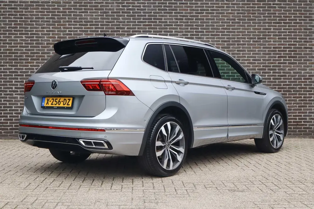 Volkswagen Tiguan Allspace 1.5 TSI 150pk DSG R-Line Business uit 2023, foto 2