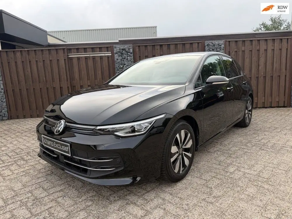 Volkswagen Golf 1.5 eTSI Life Edition GOAL IQ LIGHT BTW uit 2025