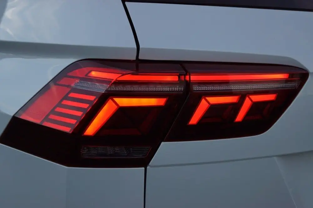 Volkswagen Tiguan 1.4 e-Hybrid R-Line Black style 245pk/ Pa uit 2022, foto 12