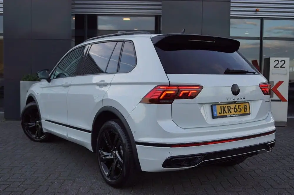 Volkswagen Tiguan 1.4 e-Hybrid R-Line Black style 245pk/ Pa uit 2022, foto 2