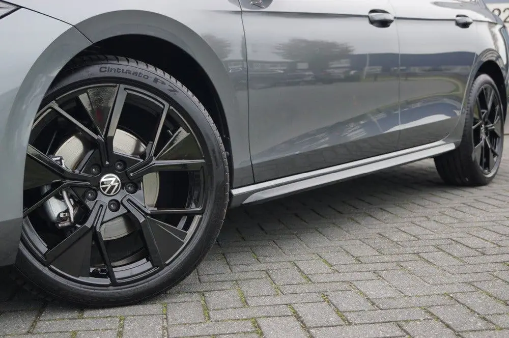 Volkswagen Passat Variant 2.0 TDI DSG R-Line Black st. 150pk uit 2024, foto 5
