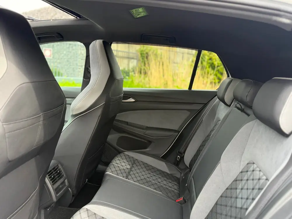 Volkswagen Golf 1.5 eTSI R-Line Business uit 2023, foto 10