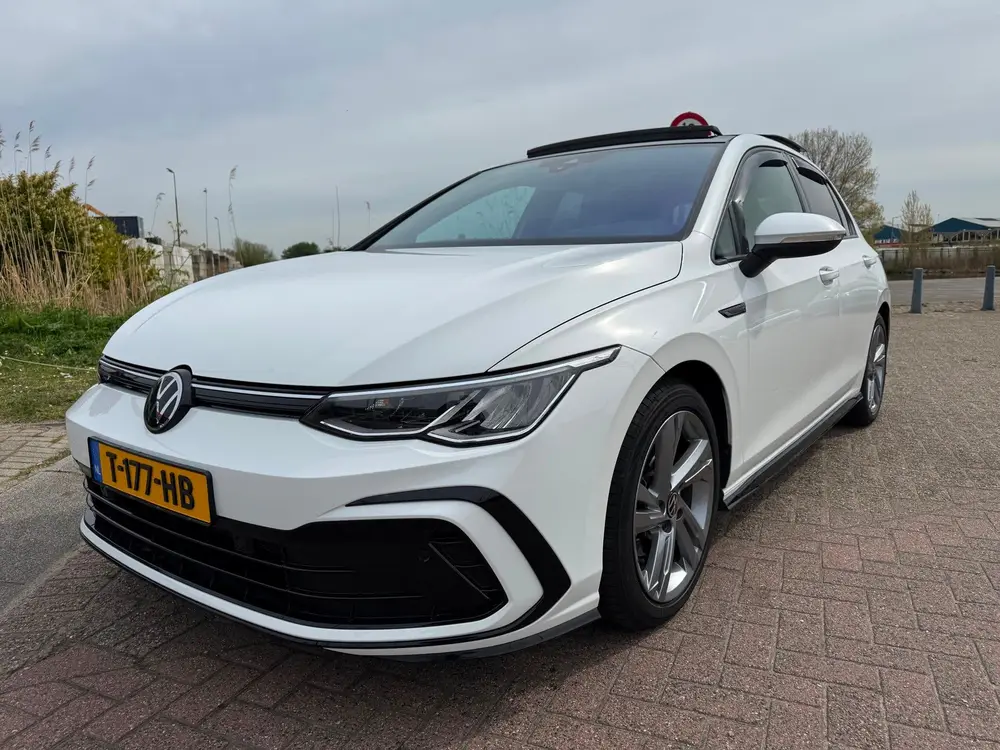 Volkswagen Golf 1.5 eTSI R-Line Business uit 2023, foto 2